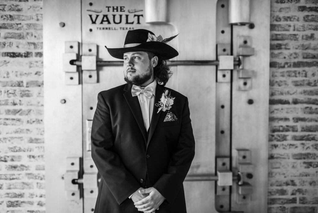 CHANDELIER FARMS THE VAULT GROOMS ROOM